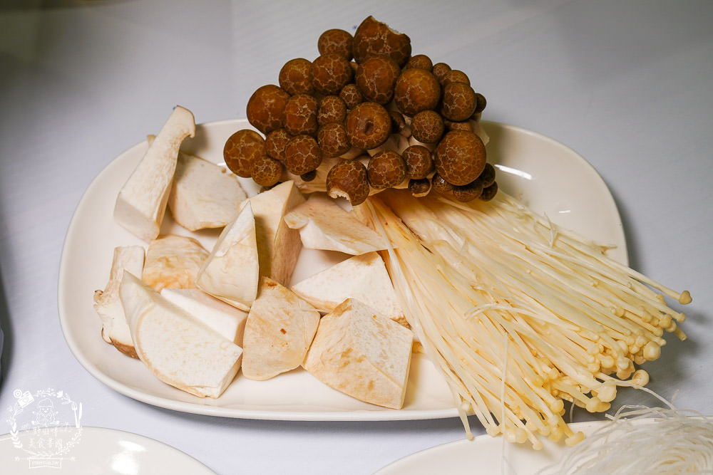 高雄酸菜白肉鍋推薦[千槢小館]超澎湃食材讓人欲罷不能!月亮蝦餅彈牙酥脆!