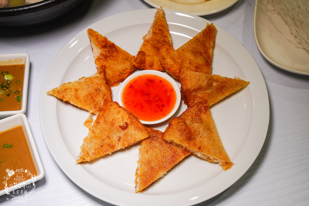 高雄酸菜白肉鍋推薦[千槢小館]超澎湃食材讓人欲罷不能!月亮蝦餅彈牙酥脆!