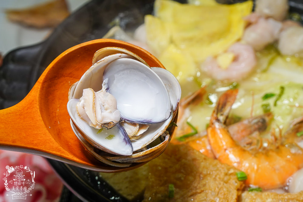 高雄酸菜白肉鍋推薦[千槢小館]超澎湃食材讓人欲罷不能!月亮蝦餅彈牙酥脆!