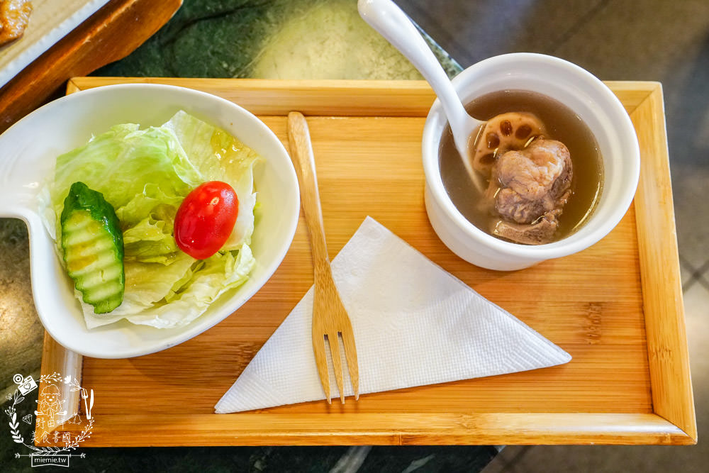 高雄[半九十茶屋]隱藏版的復古餐廳!古香古色的中式下午茶食光超好拍照!套餐菜色超豐富!