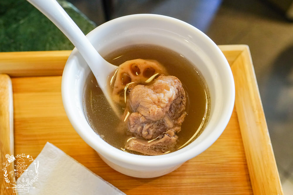 高雄[半九十茶屋]隱藏版的復古餐廳!古香古色的中式下午茶食光超好拍照!套餐菜色超豐富!
