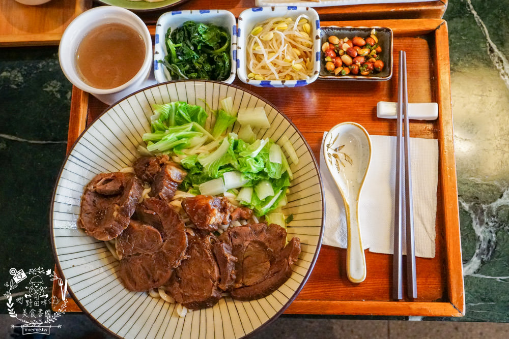 高雄[半九十茶屋]隱藏版的復古餐廳!古香古色的中式下午茶食光超好拍照!套餐菜色超豐富!