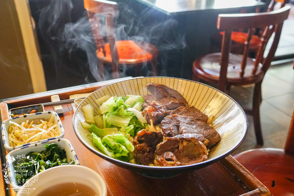 高雄[半九十茶屋]隱藏版的復古餐廳!古香古色的中式下午茶食光超好拍照!套餐菜色超豐富!