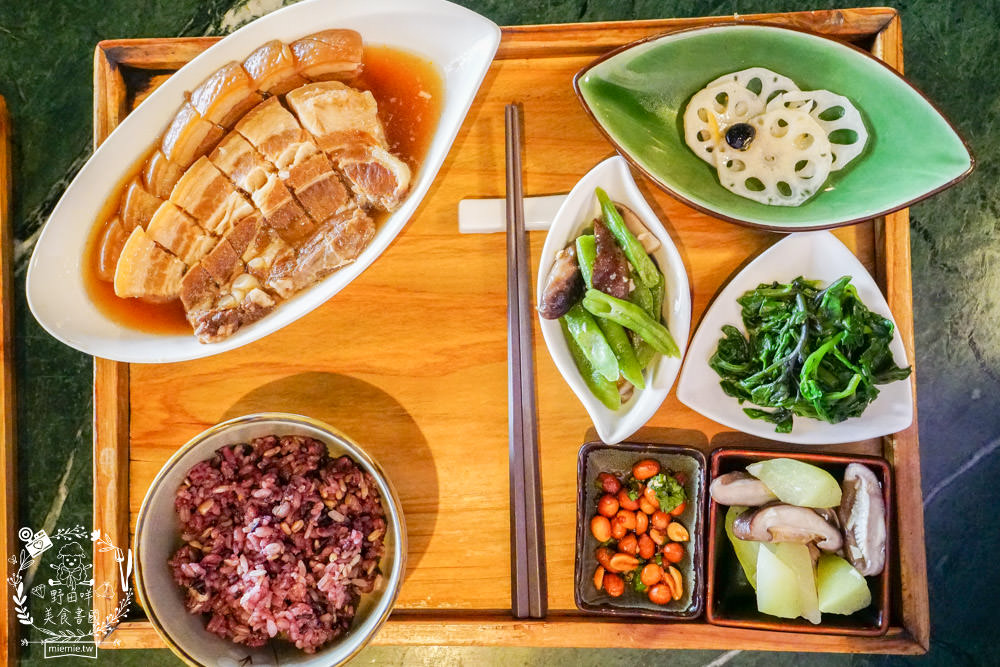 高雄[半九十茶屋]隱藏版的復古餐廳!古香古色的中式下午茶食光超好拍照!套餐菜色超豐富!