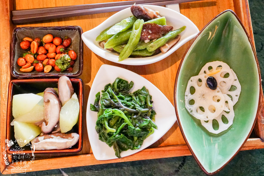 高雄[半九十茶屋]隱藏版的復古餐廳!古香古色的中式下午茶食光超好拍照!套餐菜色超豐富!