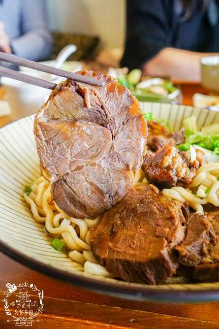 高雄[半九十茶屋]隱藏版的復古餐廳!古香古色的中式下午茶食光超好拍照!套餐菜色超豐富!
