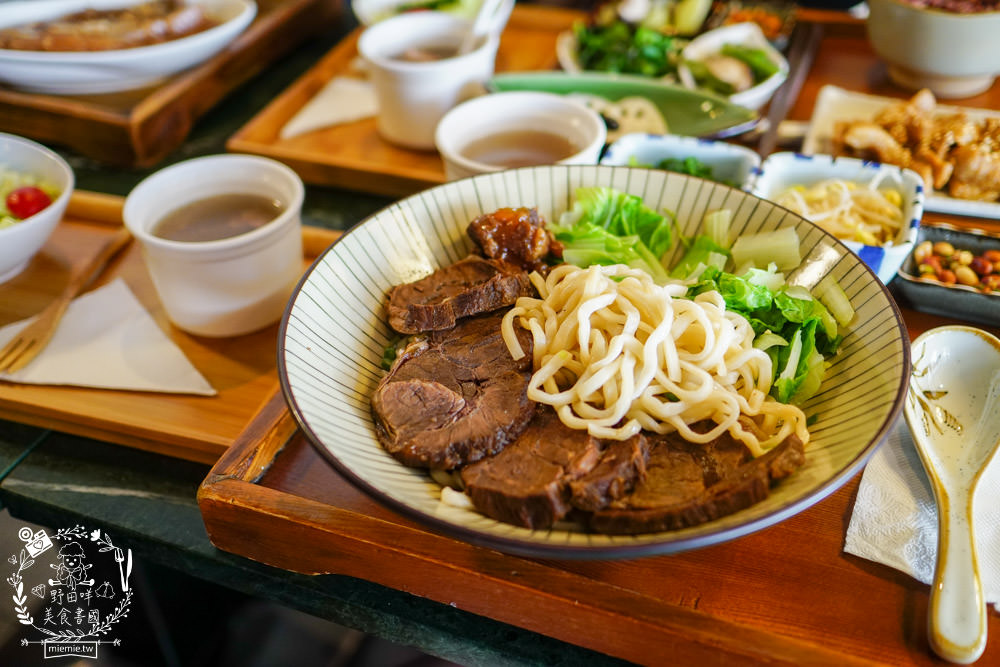 高雄[半九十茶屋]隱藏版的復古餐廳!古香古色的中式下午茶食光超好拍照!套餐菜色超豐富!