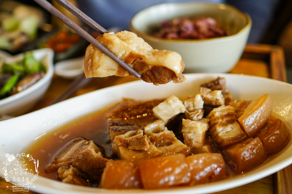 高雄[半九十茶屋]隱藏版的復古餐廳!古香古色的中式下午茶食光超好拍照!套餐菜色超豐富!