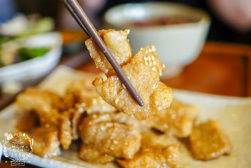 高雄[半九十茶屋]隱藏版的復古餐廳!古香古色的中式下午茶食光超好拍照!套餐菜色超豐富!