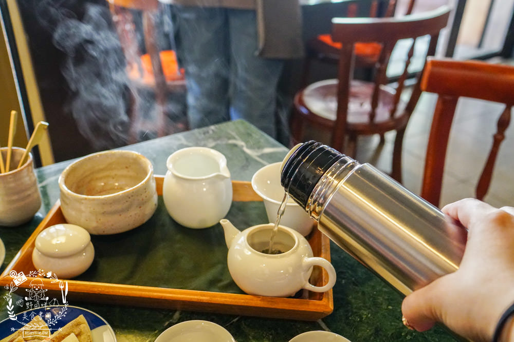 高雄[半九十茶屋]隱藏版的復古餐廳!古香古色的中式下午茶食光超好拍照!套餐菜色超豐富!