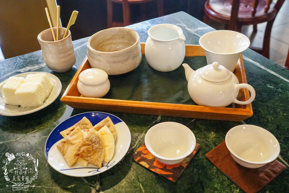 高雄[半九十茶屋]隱藏版的復古餐廳!古香古色的中式下午茶食光超好拍照!套餐菜色超豐富!