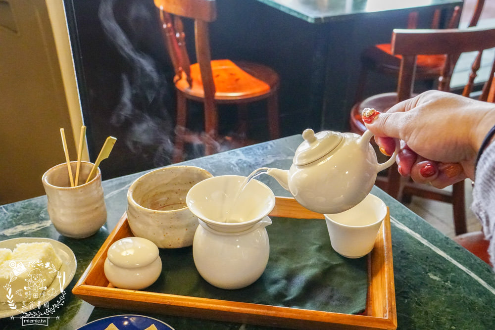 高雄[半九十茶屋]隱藏版的復古餐廳!古香古色的中式下午茶食光超好拍照!套餐菜色超豐富!
