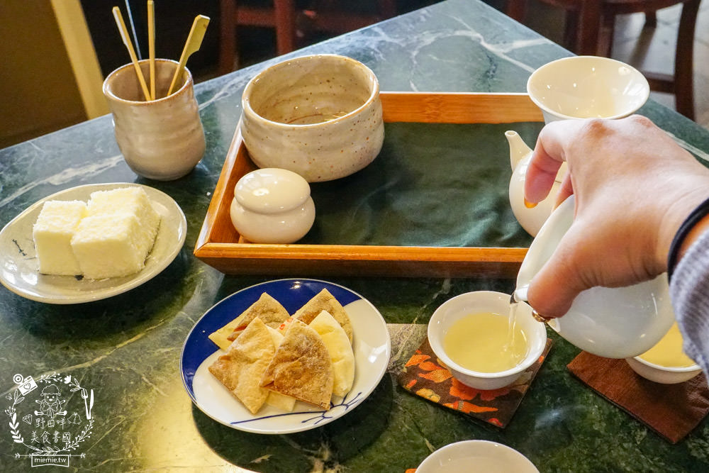 高雄[半九十茶屋]隱藏版的復古餐廳!古香古色的中式下午茶食光超好拍照!套餐菜色超豐富!