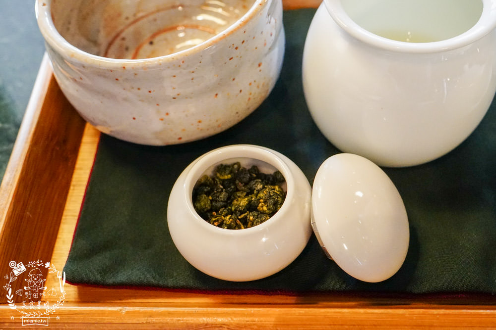 高雄[半九十茶屋]隱藏版的復古餐廳!古香古色的中式下午茶食光超好拍照!套餐菜色超豐富!