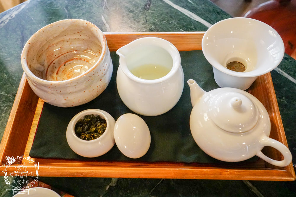 高雄[半九十茶屋]隱藏版的復古餐廳!古香古色的中式下午茶食光超好拍照!套餐菜色超豐富!