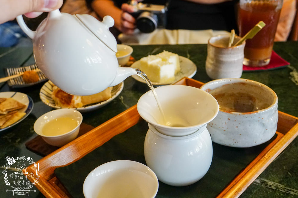 高雄[半九十茶屋]隱藏版的復古餐廳!古香古色的中式下午茶食光超好拍照!套餐菜色超豐富!