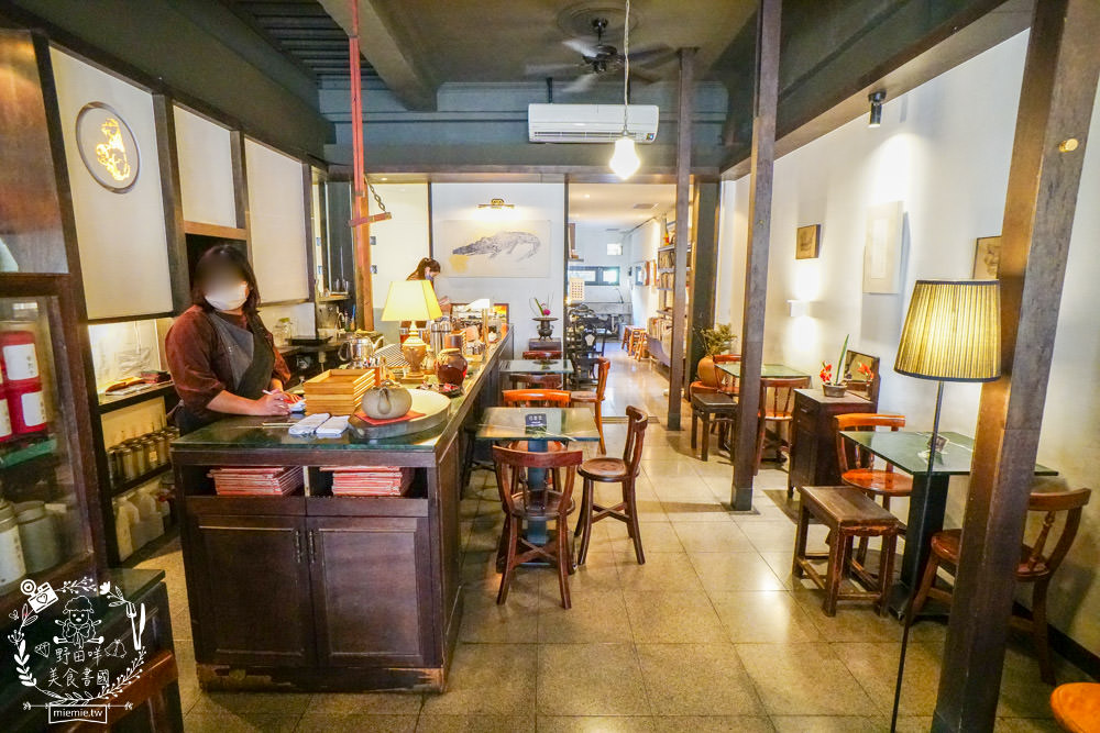 高雄[半九十茶屋]隱藏版的復古餐廳!古香古色的中式下午茶食光超好拍照!套餐菜色超豐富!