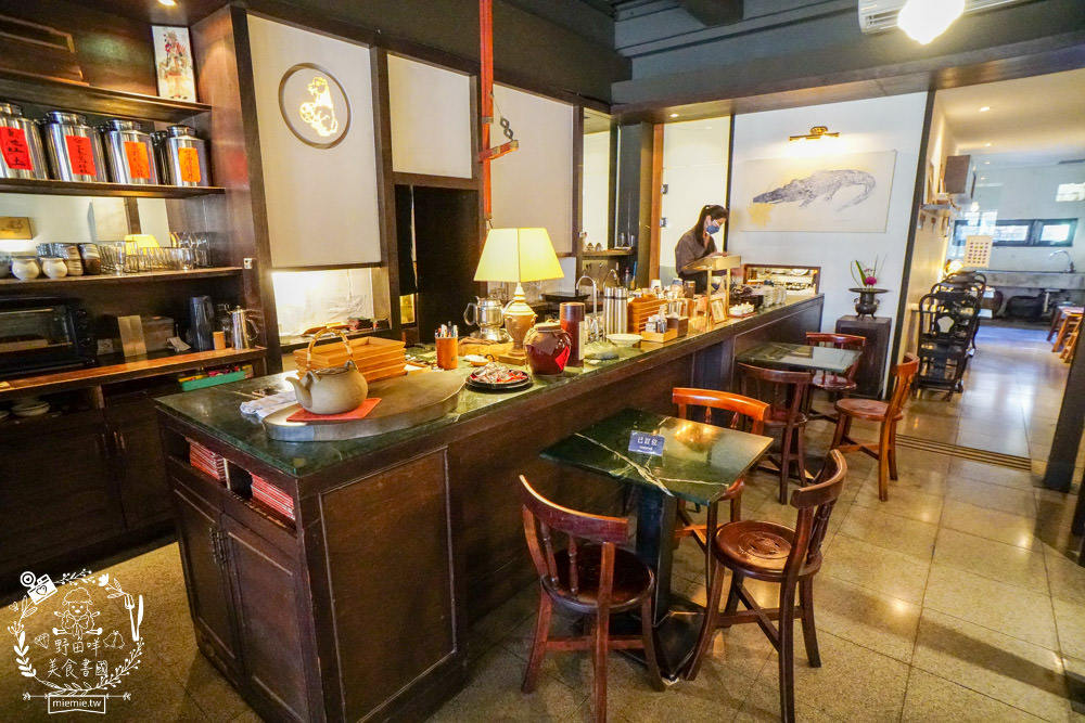 高雄[半九十茶屋]隱藏版的復古餐廳!古香古色的中式下午茶食光超好拍照!套餐菜色超豐富!