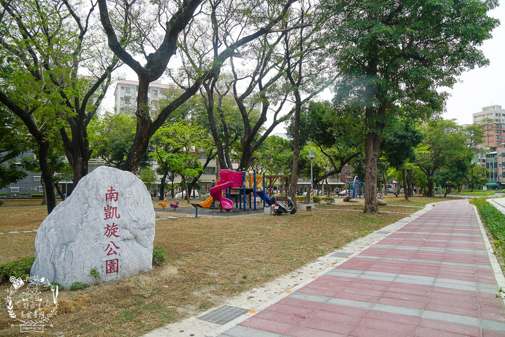 高雄凱旋公園輕軌站一日遊|人氣賀加燒肉飯|武廟品軒排骨拉麵|五塊厝公園古蹟|親子踏青公園 - 第4張圖 高雄凱旋公園輕軌站一日遊|人氣賀加燒肉飯|武廟品軒排骨拉麵|五塊厝公園古蹟|親子踏青公園