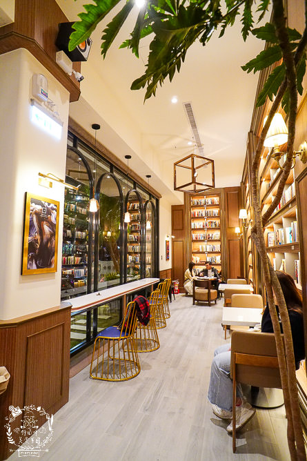 高雄[卡啡那咖啡文濱店]文山特區極美的奢華咖啡廳|古典英倫風彷彿走在歐洲街頭