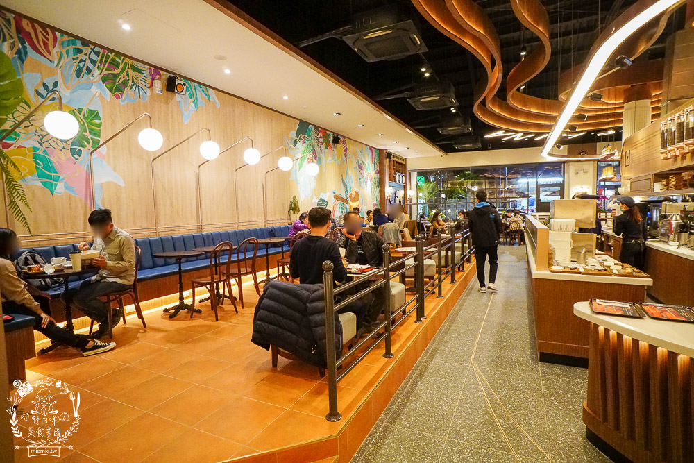 高雄[卡啡那咖啡文濱店]文山特區極美的奢華咖啡廳|古典英倫風彷彿走在歐洲街頭