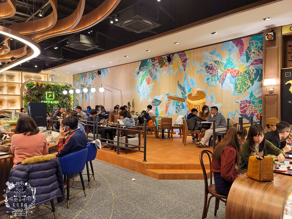 高雄[卡啡那咖啡文濱店]文山特區極美的奢華咖啡廳|古典英倫風彷彿走在歐洲街頭