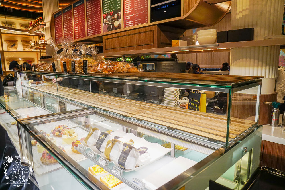 高雄[卡啡那咖啡文濱店]文山特區極美的奢華咖啡廳|古典英倫風彷彿走在歐洲街頭