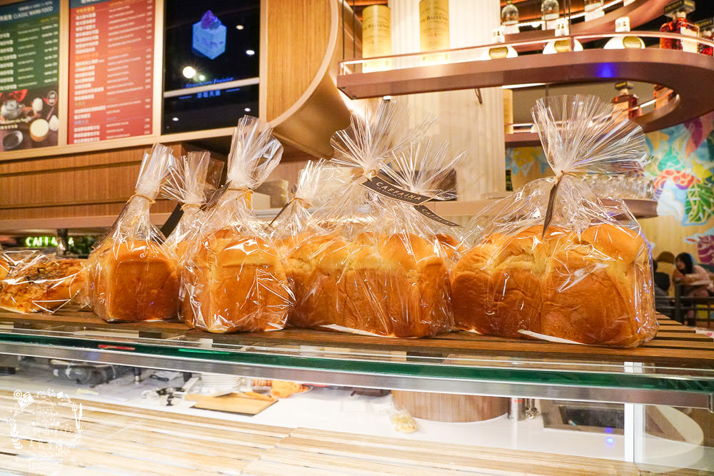 高雄[卡啡那咖啡文濱店]文山特區極美的奢華咖啡廳|古典英倫風彷彿走在歐洲街頭