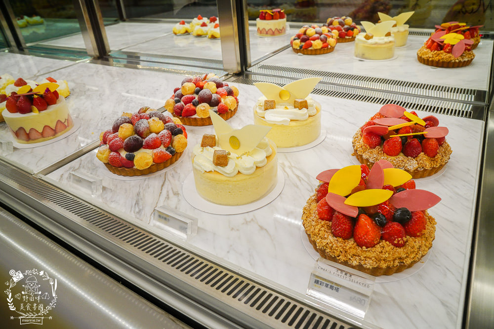 高雄[卡啡那咖啡文濱店]文山特區極美的奢華咖啡廳|古典英倫風彷彿走在歐洲街頭