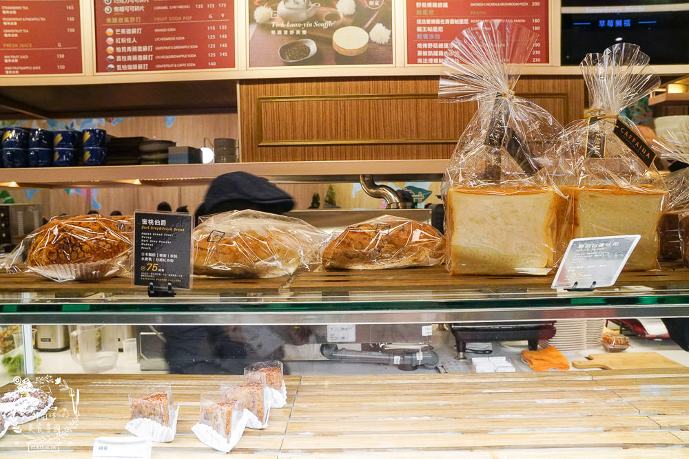 高雄[卡啡那咖啡文濱店]文山特區極美的奢華咖啡廳|古典英倫風彷彿走在歐洲街頭