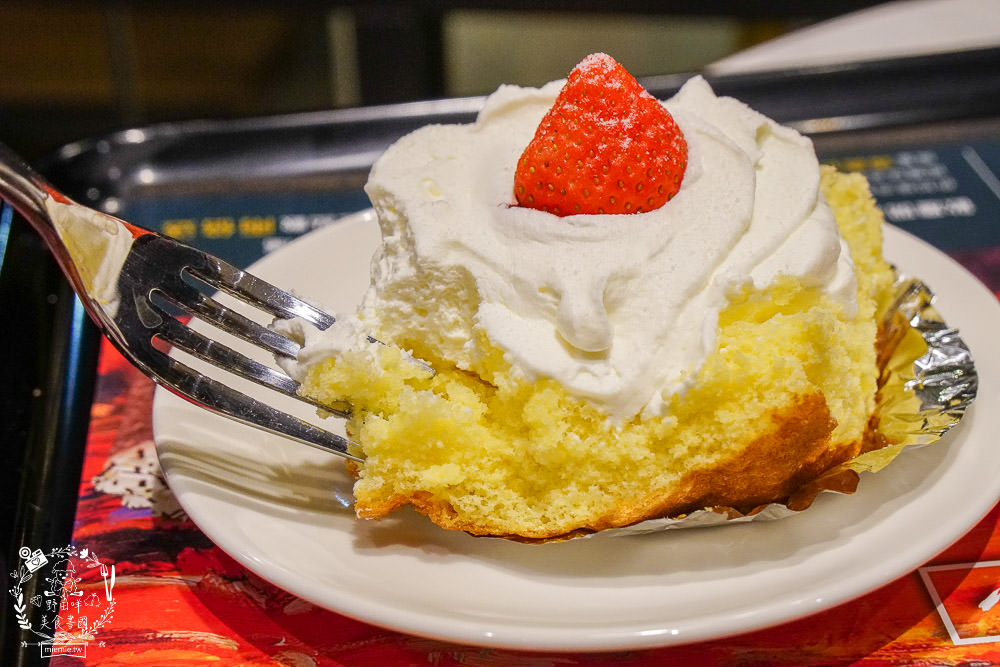 高雄[卡啡那咖啡文濱店]文山特區極美的奢華咖啡廳|古典英倫風彷彿走在歐洲街頭