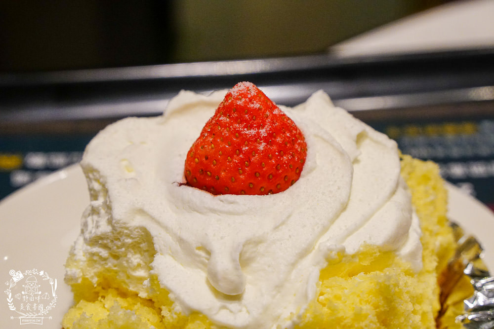 高雄[卡啡那咖啡文濱店]文山特區極美的奢華咖啡廳|古典英倫風彷彿走在歐洲街頭