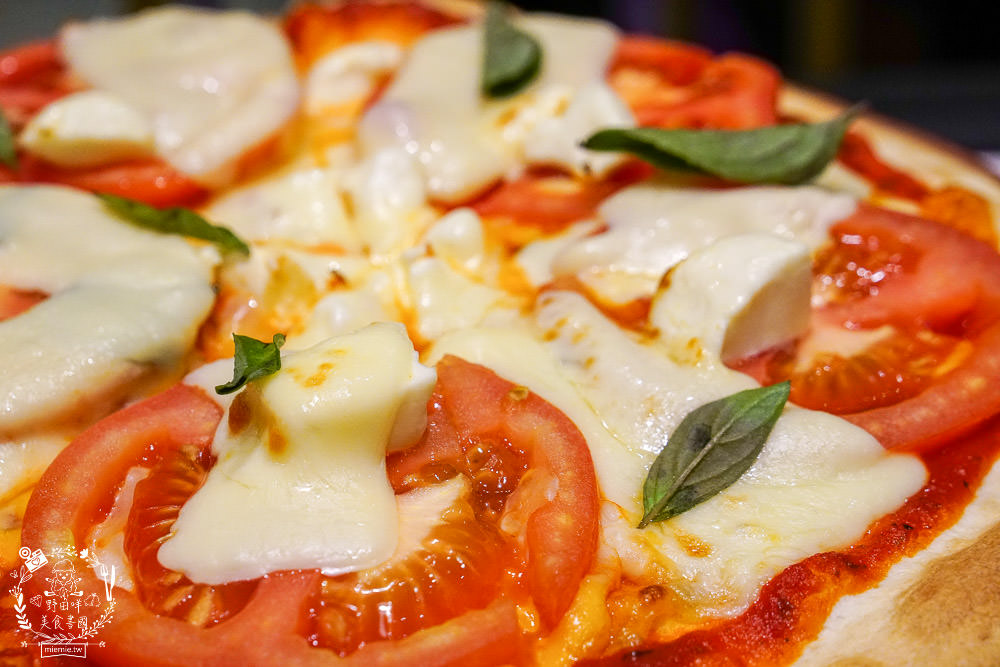 高雄[卡啡那咖啡文濱店]文山特區極美的奢華咖啡廳|古典英倫風彷彿走在歐洲街頭