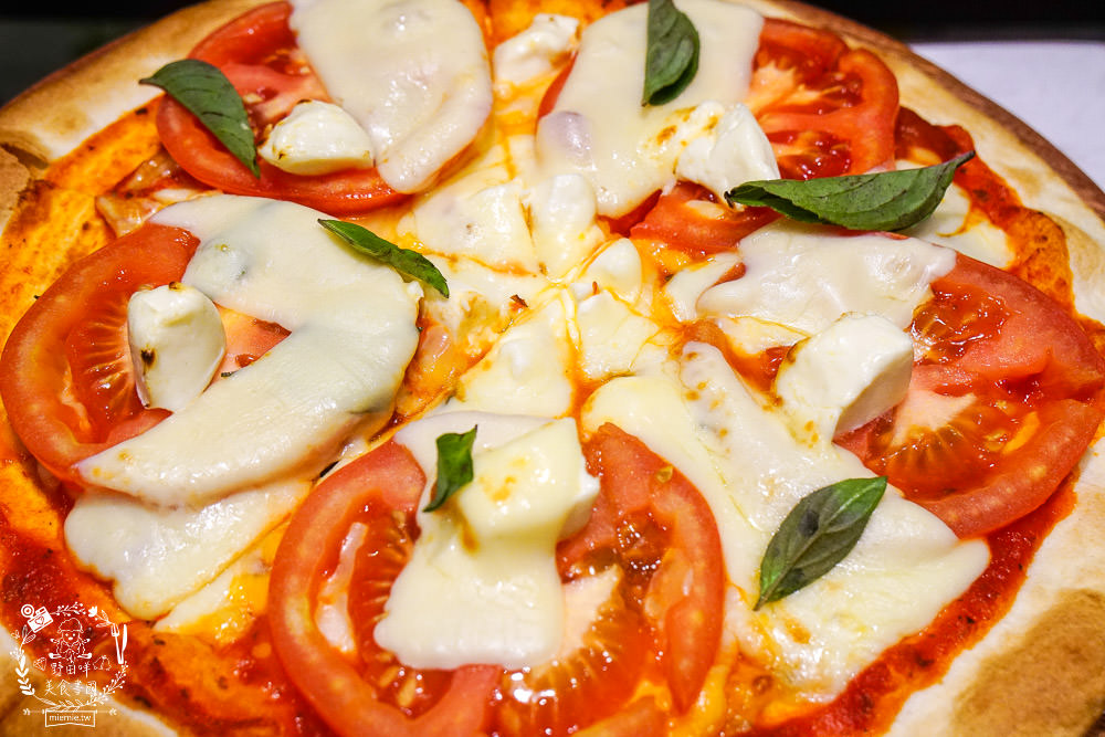 高雄[卡啡那咖啡文濱店]文山特區極美的奢華咖啡廳|古典英倫風彷彿走在歐洲街頭