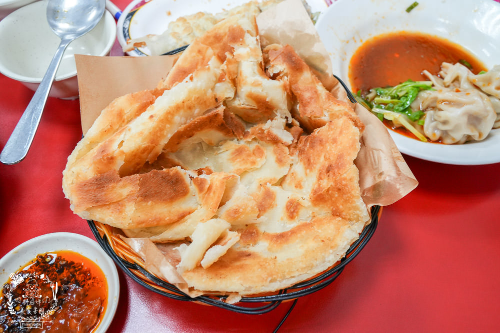 厚得福湯包麵食專賣店|高雄人氣必吃的湯包捲餅!假日更是人潮滿滿都要候位30分鐘！