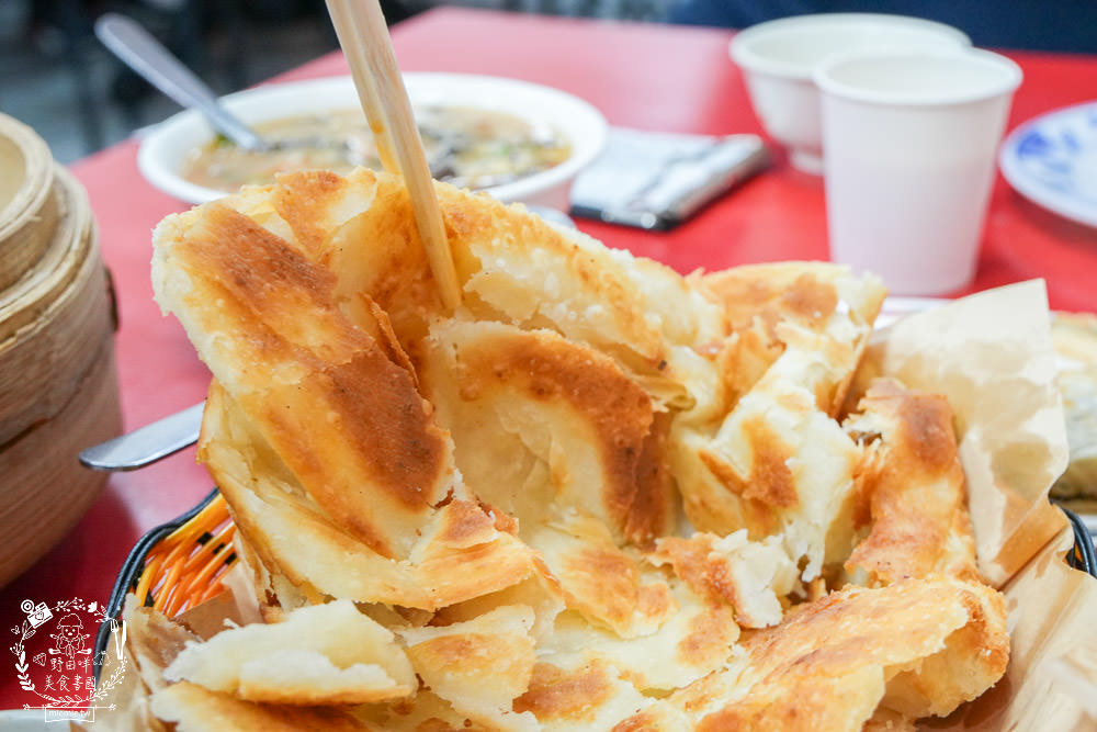 厚得福湯包麵食專賣店|高雄人氣必吃的湯包捲餅!假日更是人潮滿滿都要候位30分鐘！