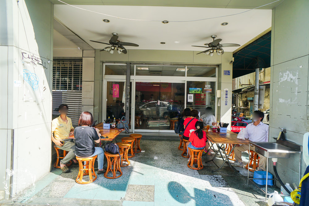 原鄉牛肉麵|最多高雄人推薦的牛肉麵店!平日過用餐時段都一位難求?google兩千4星以上好評!
