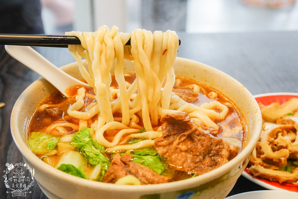 原鄉牛肉麵|最多高雄人推薦的牛肉麵店!平日過用餐時段都一位難求?google兩千4星以上好評!