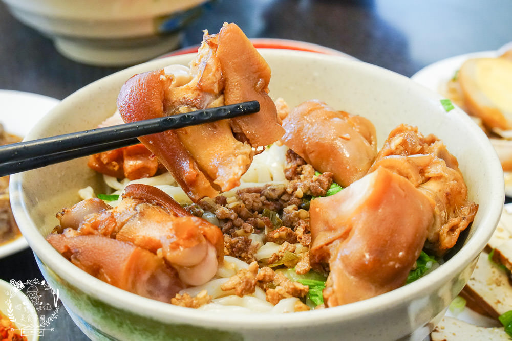 原鄉牛肉麵|最多高雄人推薦的牛肉麵店!平日過用餐時段都一位難求?google兩千4星以上好評!