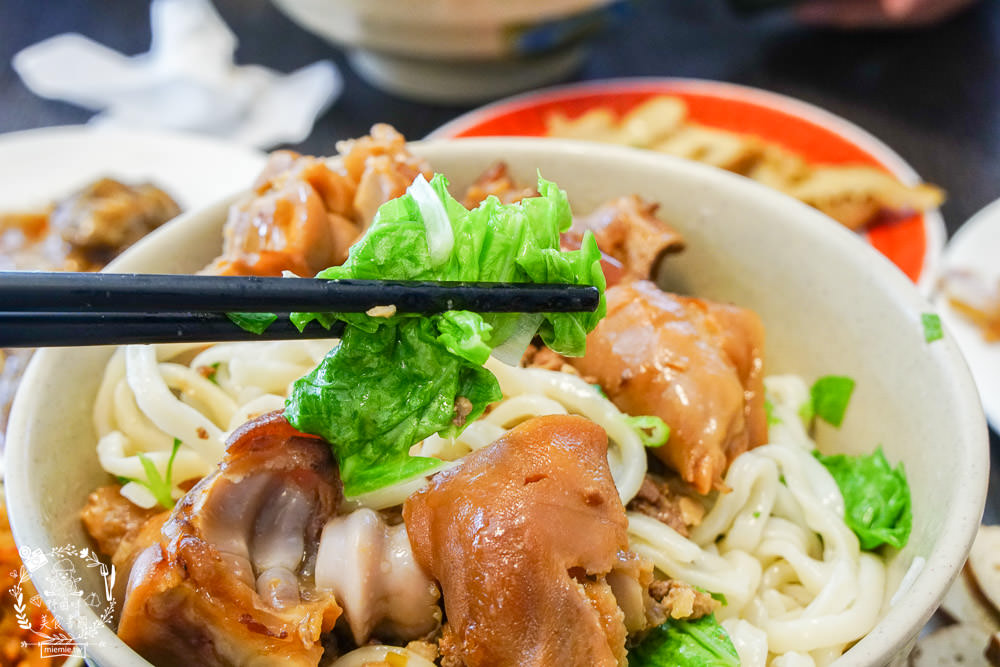 原鄉牛肉麵|最多高雄人推薦的牛肉麵店!平日過用餐時段都一位難求?google兩千4星以上好評!