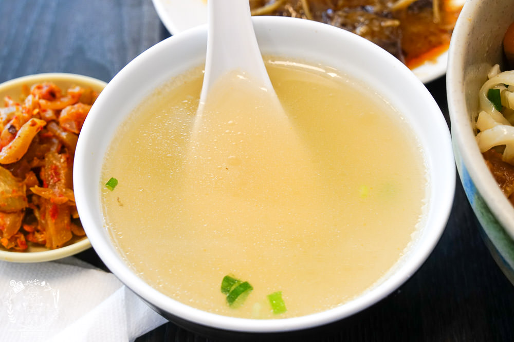 原鄉牛肉麵|最多高雄人推薦的牛肉麵店!平日過用餐時段都一位難求?google兩千4星以上好評!