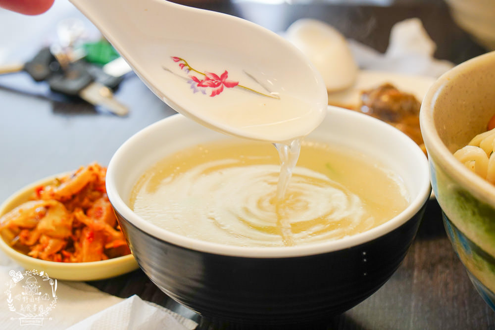 原鄉牛肉麵|最多高雄人推薦的牛肉麵店!平日過用餐時段都一位難求?google兩千4星以上好評!