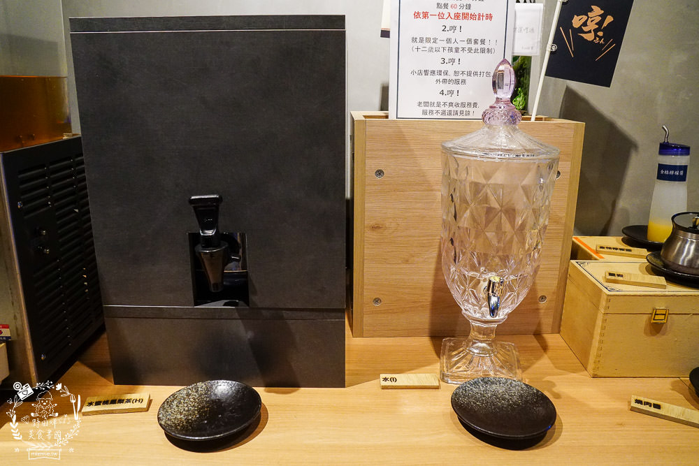 台中[哼！燒肉]超人氣精緻燒肉最低220元起!5款開胃小菜跟飲料免費享用?一個人也可以去的韓系工業風燒肉店