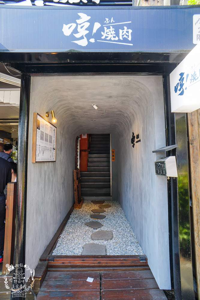 台中[哼！燒肉]超人氣精緻燒肉最低220元起!5款開胃小菜跟飲料免費享用?一個人也可以去的韓系工業風燒肉店