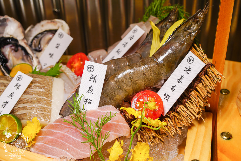 台中[哼！燒肉]超人氣精緻燒肉最低220元起!5款開胃小菜跟飲料免費享用?一個人也可以去的韓系工業風燒肉店