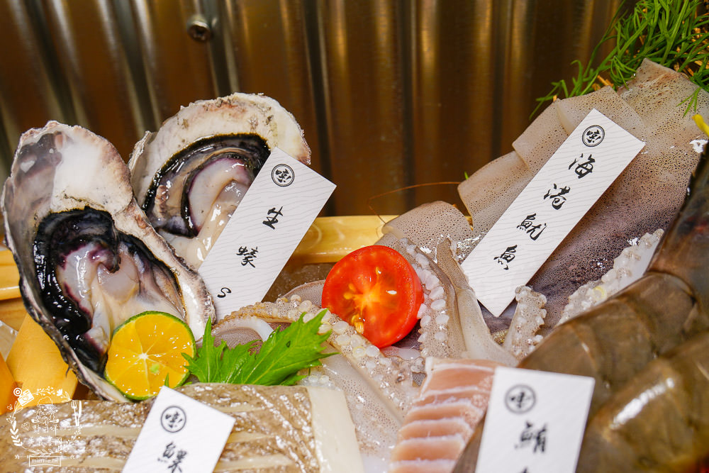 台中[哼！燒肉]超人氣精緻燒肉最低220元起!5款開胃小菜跟飲料免費享用?一個人也可以去的韓系工業風燒肉店