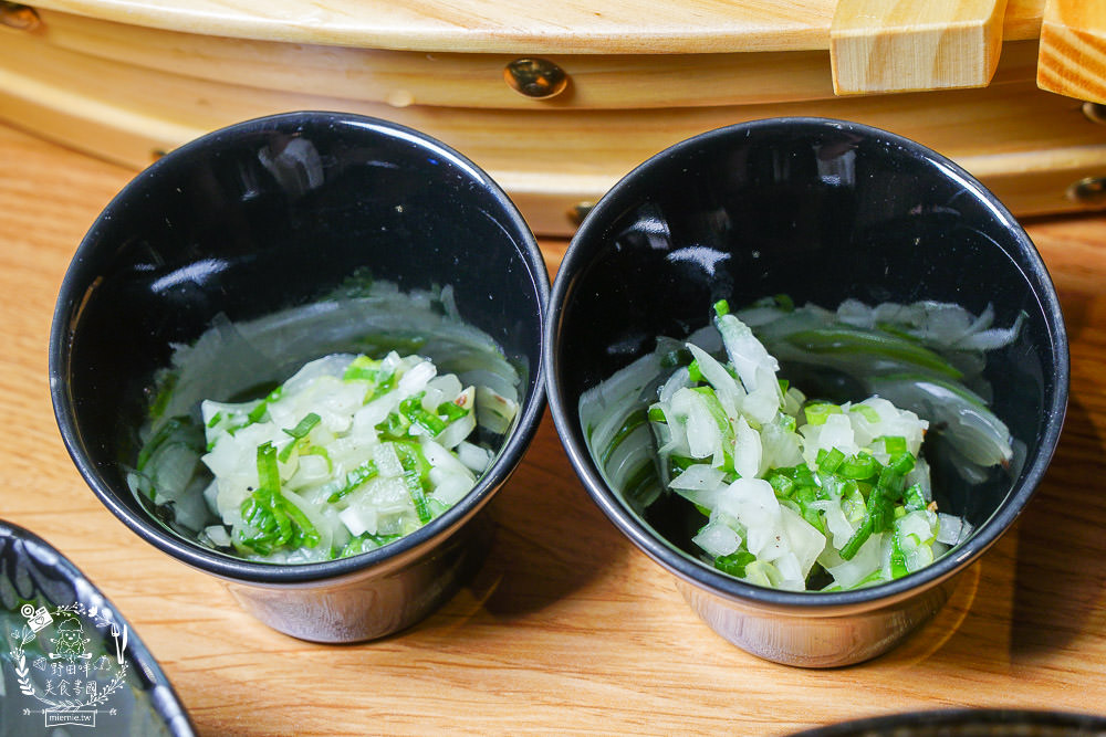 台中[哼！燒肉]超人氣精緻燒肉最低220元起!5款開胃小菜跟飲料免費享用?一個人也可以去的韓系工業風燒肉店