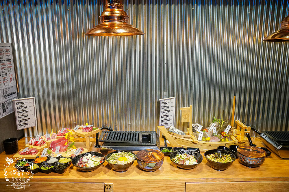 台中[哼！燒肉]超人氣精緻燒肉最低220元起!5款開胃小菜跟飲料免費享用?一個人也可以去的韓系工業風燒肉店