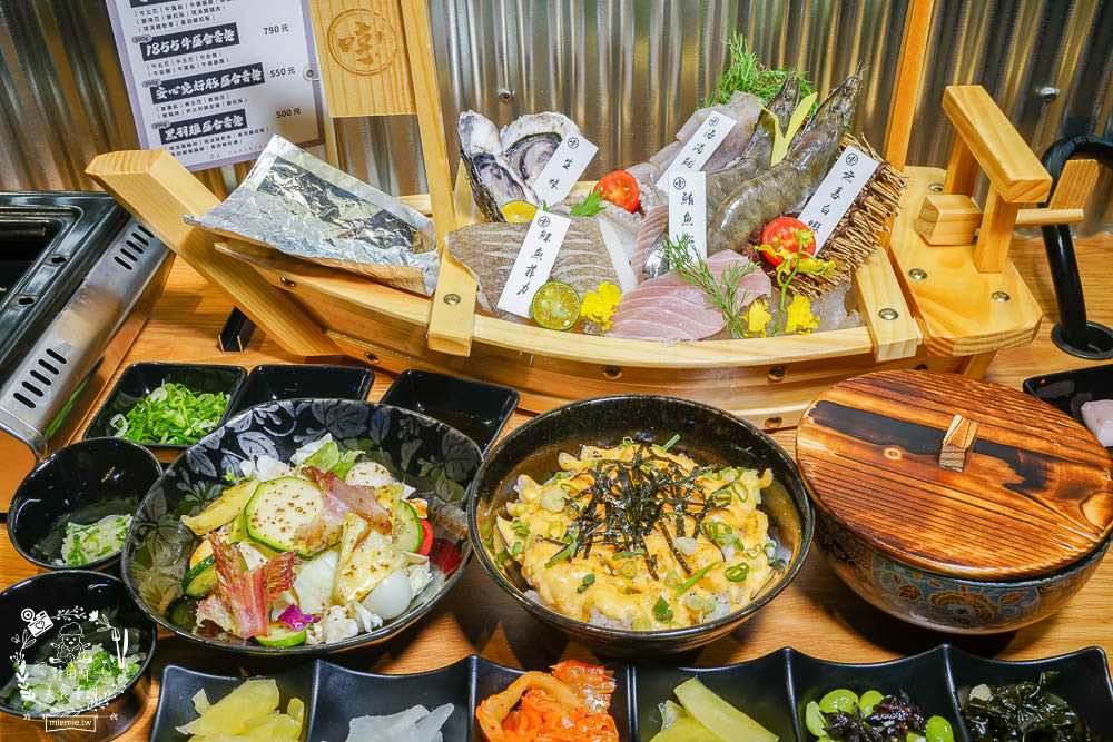 台中[哼！燒肉]超人氣精緻燒肉最低220元起!5款開胃小菜跟飲料免費享用?一個人也可以去的韓系工業風燒肉店