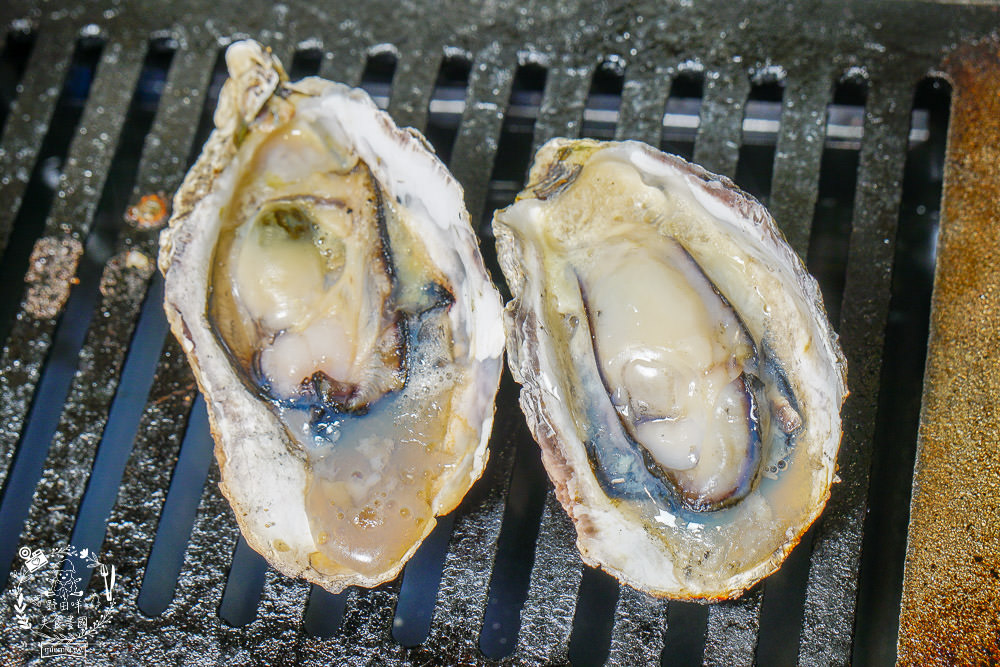 台中[哼！燒肉]超人氣精緻燒肉最低220元起!5款開胃小菜跟飲料免費享用?一個人也可以去的韓系工業風燒肉店